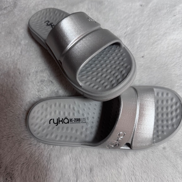 RYKA Slides~Size 7~Silver/Gray~NEW - Picture 4 of 10